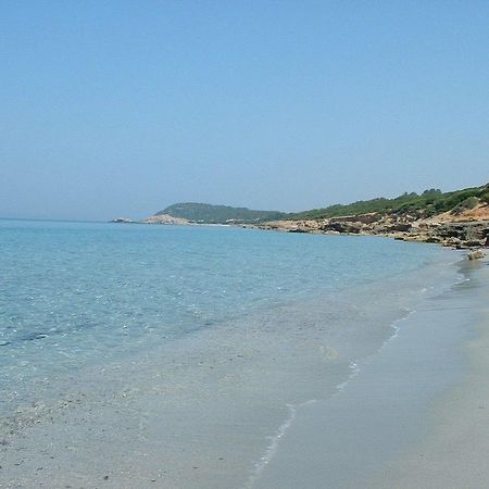 B&B Gli Ulivi SantʼAnna Arresi Buitenkant foto