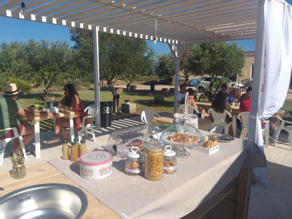 B&B Gli Ulivi SantʼAnna Arresi Buitenkant foto