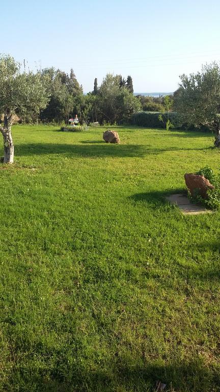 B&B Gli Ulivi SantʼAnna Arresi Buitenkant foto
