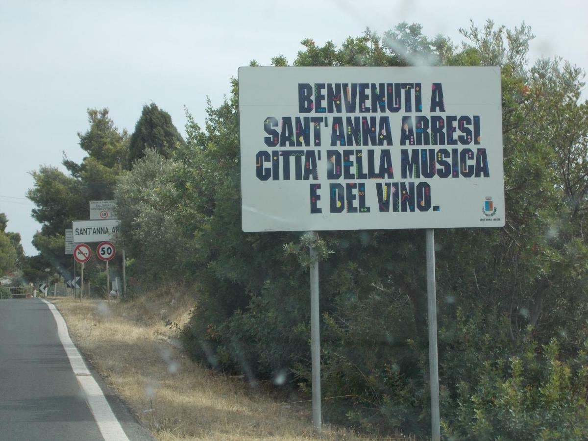 B&B Gli Ulivi SantʼAnna Arresi Buitenkant foto