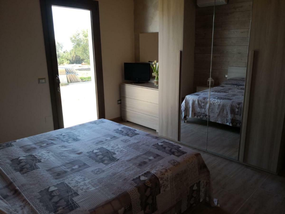 B&B Gli Ulivi SantʼAnna Arresi Buitenkant foto