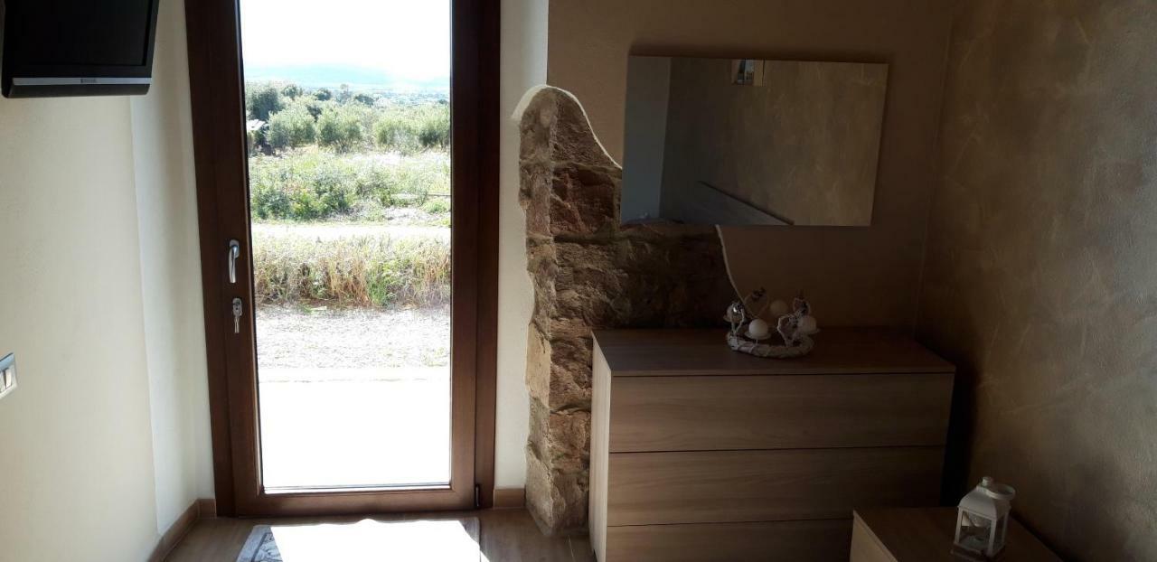 B&B Gli Ulivi SantʼAnna Arresi Buitenkant foto