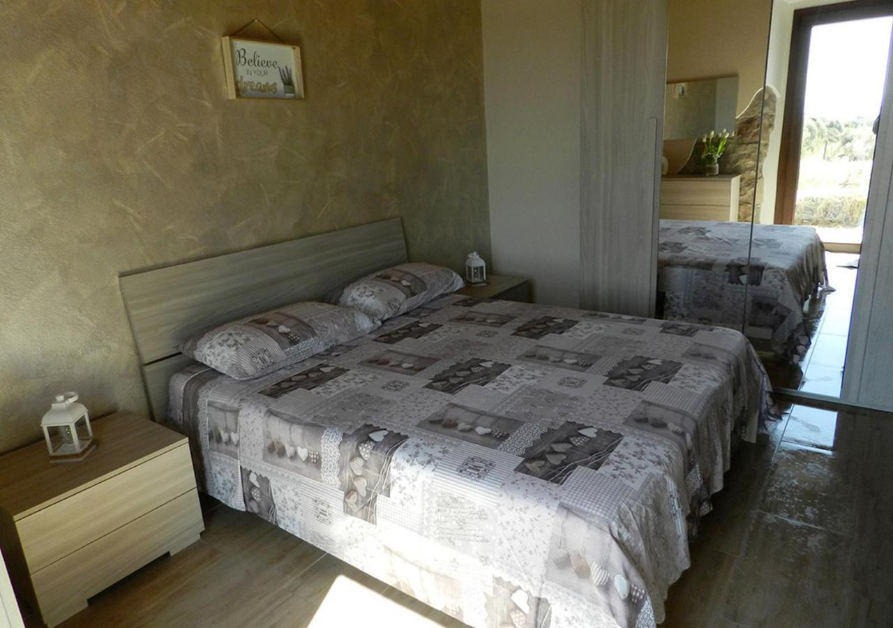 B&B Gli Ulivi SantʼAnna Arresi Buitenkant foto